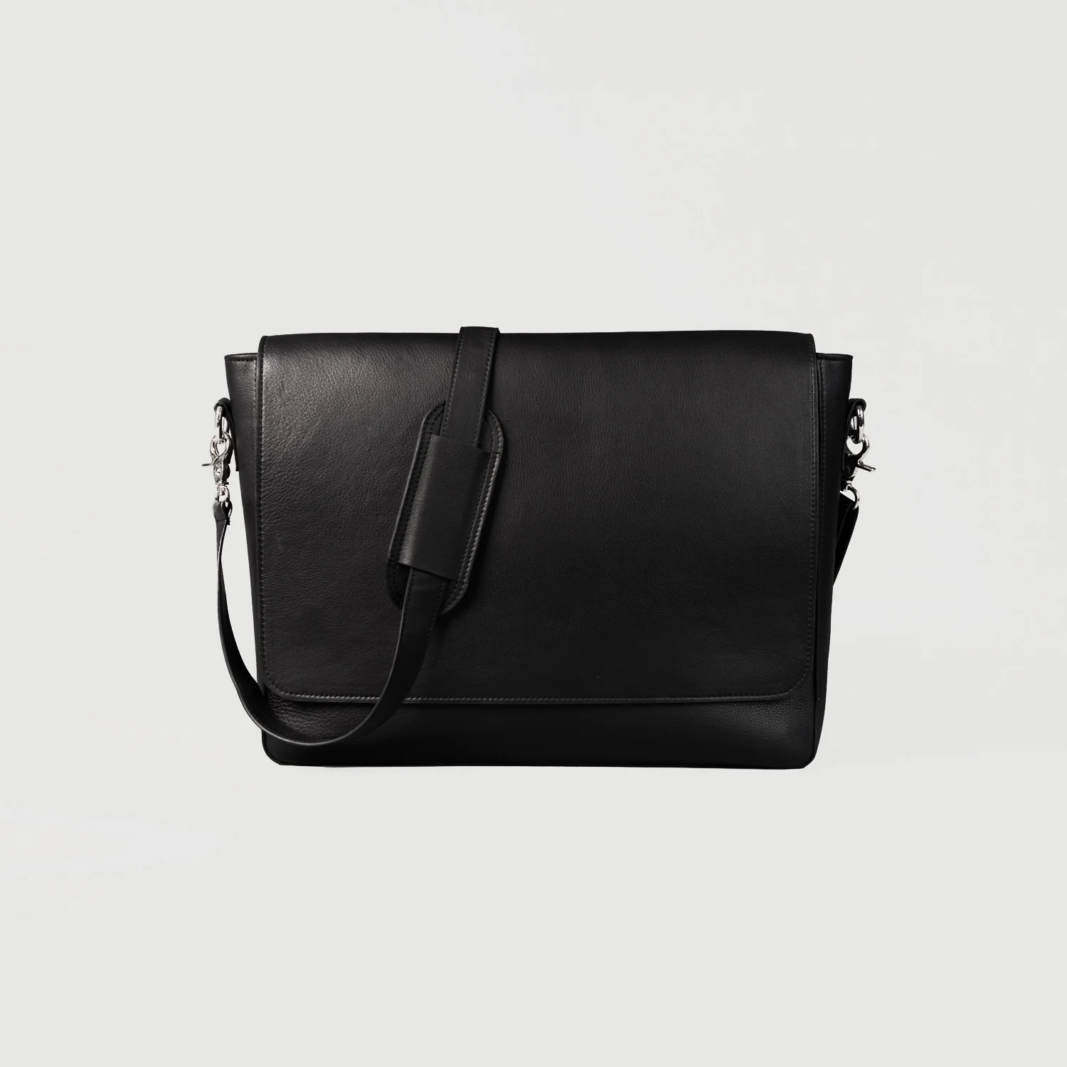 02-_The_Carismatico_Black_Leather_Messenger_Bag_front-3-1666108129668 The Carismatico Black Leather Messenger Bag - Image 1
